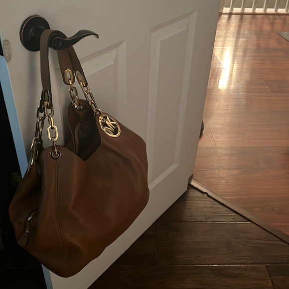 Micheal Kors purse - Picture 1 of 2